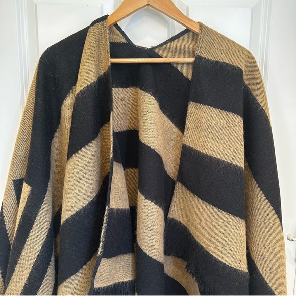 SOLD! On Ebay INTREND by MAX MARA Stripe Cape MADE IN ITALY. Size:OS Warm - Picture 4 of 14
